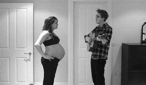 Trending Today Tom Fletcher Serenades Pregnant Wife And Girl Sings