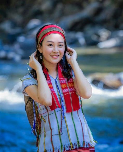 Theint Thada Win Karen Dress Myanmar Traditional Dress Burmese Girls