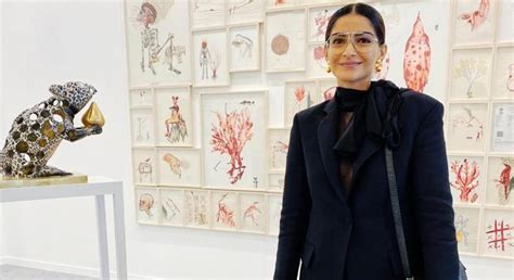Sonam Kapoor Visits India Art Fair Ians Life