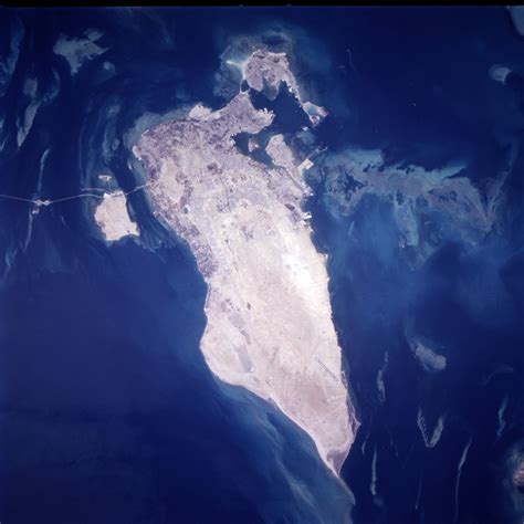 Wissenswertes rund um ihre bahrain reise haben wir in unserem bahrain reiseführer für sie zusammengestellt: Landkarten Bahrain (Satellitenfoto) : Weltkarte.com ...