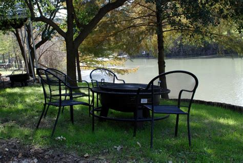 Heidelberg lodges offers nature and convenience with local attractions minutes away. Cabin Rental near Canyon Lake in New Braunfels, Texas