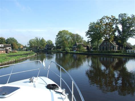 Entdecke rezepte, einrichtungsideen, stilinterpretationen und andere ideen zum ausprobieren. Yachtcharter 2000: Hausboot mieten für urlaub in Friesland
