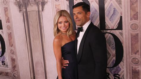Watch Access Hollywood Interview Kelly Ripa Gets Flirty With Her