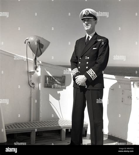 Ship Captain Uniform Hi Res Stock Photography And Images Alamy