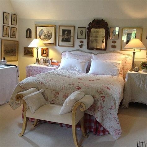 Descrivi la stanza in inglese my favourite room in the house is my bedroom. Pin su French Country