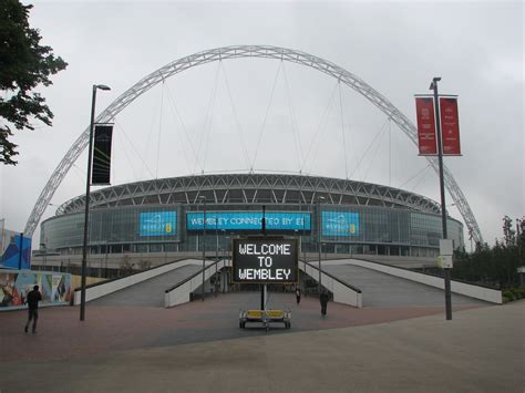 Roofing techniques of wembley stadium. My Trip Abroad: Wembley Stadium