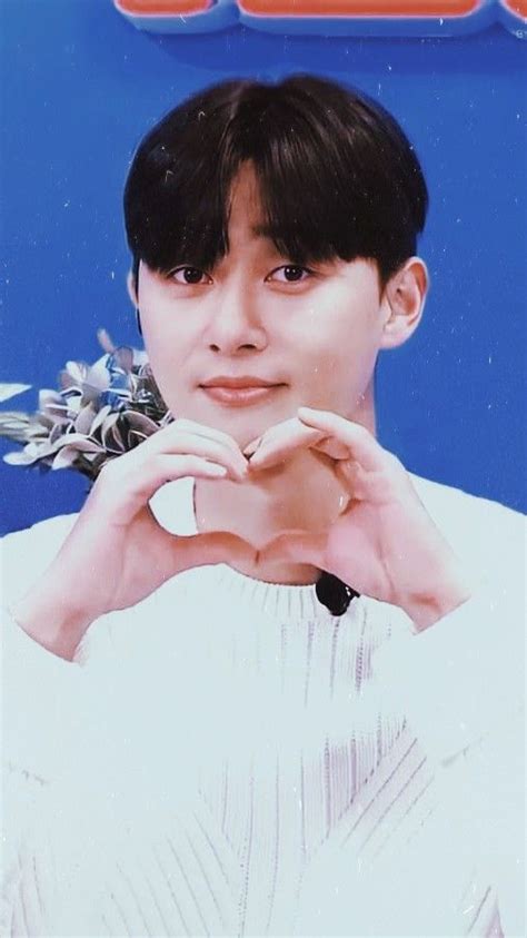 Also, his hair stylist or barber, did an awesome job even tho i dont know who's ur girlfriend (or maybe u dont have :>) i really hope u'll fine someone u love and love u back forever. Park Seo Joon en 2021