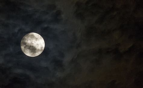 Moon Phases Tied to Sleep Cycles - The New York Times