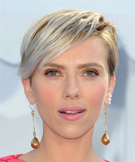 Scarlett Johansson Short Straight Casual Hairstyle Light Blonde Hair