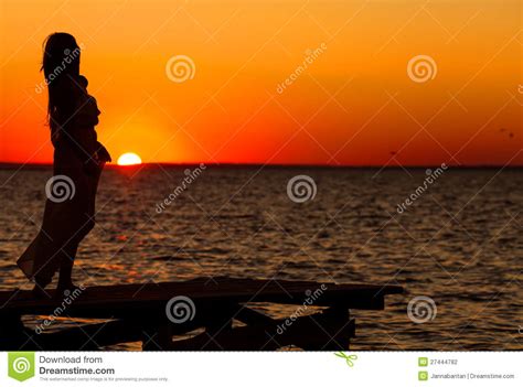 silhouette de belle fille photo stock image du océan 27444782