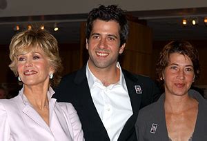 Jane fonda is mourning the loss of her younger brother, fellow hollywood icon, peter fonda. Jane Fonda - Η τρίτη πράξη - ΑΝΘΡΩΠΟΙ ΤΟΥ ΚΟΣΜΟΥ