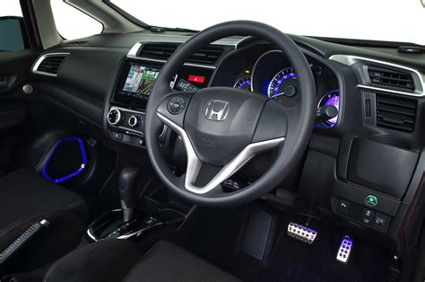 Honda has stated that on its 3rd generation, the fit will come loaded with cutting edge technology that is going to be seen reflected in its low fuel consumption that achieves up to 118 mpge. Honda to Show Custom Vezel, Fit, N-Box at 2014 Tokyo Auto ...