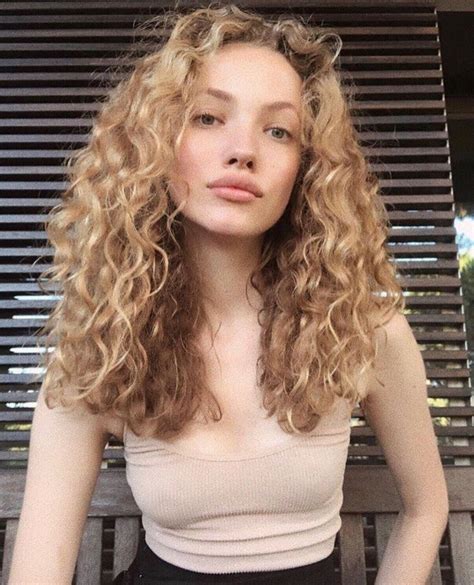 Models With Blonde Curly Hair 💖curly Hairstyle Wallpapers Wallpaper Cave