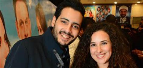 ولد ونشأ في مدينة الأسكندرية والده كان مهندساً ولديه اربعه إخوة: 23 صورة- مصطفى قمر وابنه تيام وشيري عادل ويسرا اللوزي ...