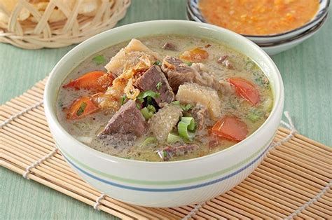 Berisikan daging sapi dan organ dalam (jeroan), soto betawi bisa jadi masakan terjamin kenikmatannya. Resep Soto Betawi Susu Enak, Sajian Unik Khas Indonesia ...
