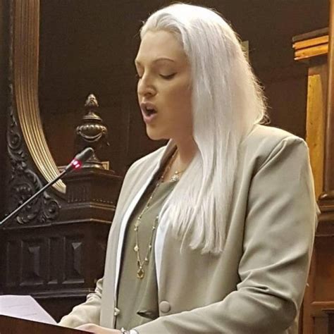 Natasha mazzone joined the dp in 1997 and in 1998 became the national federal youth leader of the dp. DA eis terugvoer van SAPD oor klagte | Maroela Media