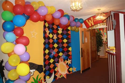 Hallway Decorations White Balloon Arches Like At Prom