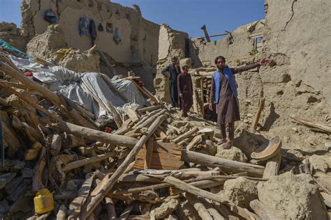 Minstens Zes Doden Bij Aardbeving In Afghanistan Foto Hlnbe