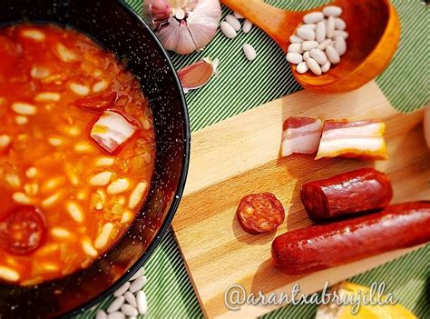 Ensalada de alubias, kalamatas y vinagreta. Alubias blancas con chorizo versión rápida y fácil. | Una ...