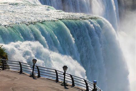 The Boy Fell Into Niagara Falls When His Mother Took Pictures