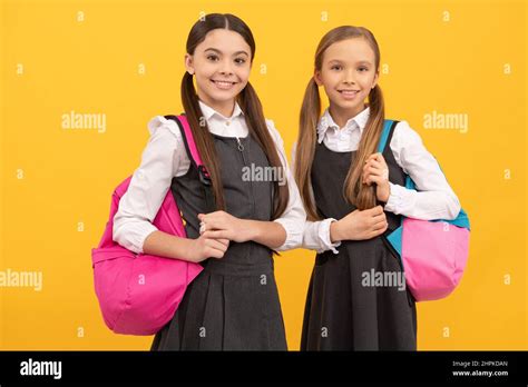 Schoolgirls In Uniforms Banque De Photographies Et Dimages à Haute Résolution Alamy