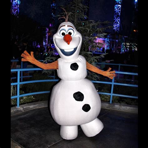 Olaf Meet And Greet Disneyland Disneyland App Disney World Characters