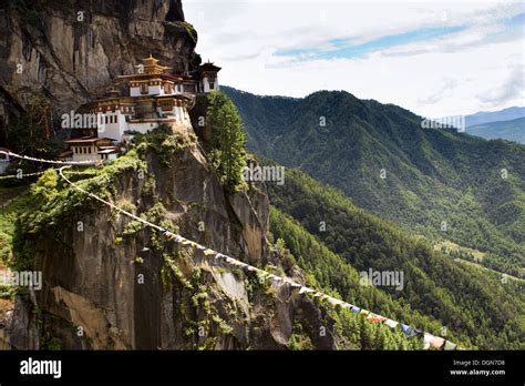Bhutan Paro Valley Taktsang Lhakang Tiger S Nest Monastery Clinging