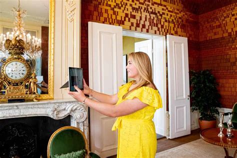 Maxima Dolanda Ci Apre Le Porte Di Palazzo Reale Con Le Figlie Foto