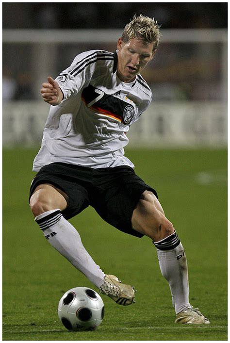 In seiner jugend spielte er für den vfb stuttgart und schaffte dort auch den sprung in den profifußball. Sebastian Schweinsteiger Foto & Bild | sport, ballsport ...