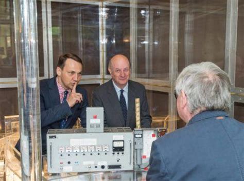 Radosław sikorski mep подлинная учетная запись @sikorskiradek. Minister Sikorski przekazał muzeum dyplomacji "kabinę ...