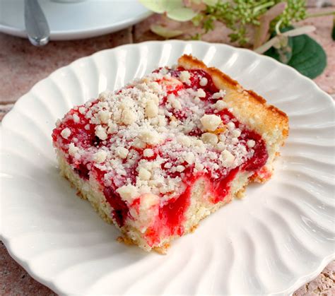 Delicious Cherry Coffee Cake With Crumb Topping Bunnys Warm Oven
