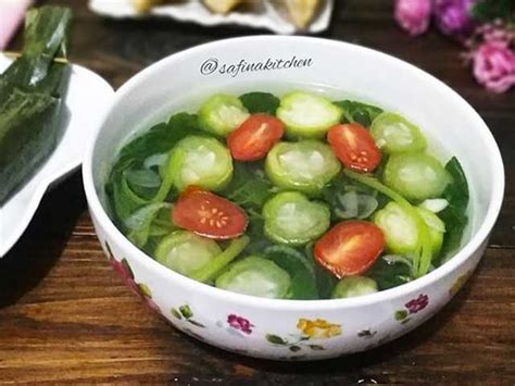 Tumis oyong sohun berisi oyong, sohun, taoge, dan tahu kulit. 4 Resep Sayur Oyong Bening, Mudah dan Praktis Cara ...