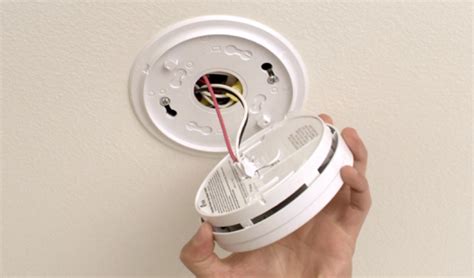 I heard a story of one that beeped for 8 years without batteries or an outlet. 6 Best Hardwired Smoke Detectors (2021 Review) - Best ...