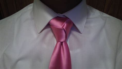 How To Tie A Tie Trinity Knot Youtube