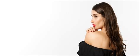 Free Photo Fashion And Beauty Concept Elegant Woman Leaning On Shoulder And Gazing Aside With