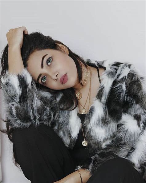Afreen 🦋 On Instagram “ᴸᵘˣᵘʳʸ Wearing Faux Fur Jacket From Sheinin