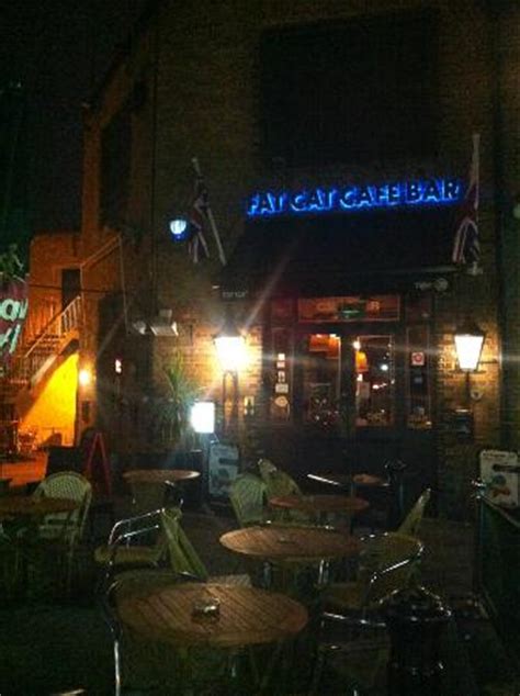 Tak se stavte na jedno craftové a dejte si třeba zase žebra. Fat Cat Cafe Bar - Bow, London - East End / East London ...