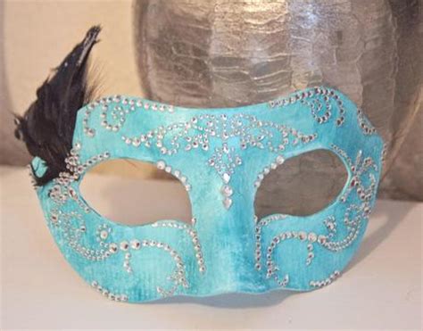 Beautiful masks come in handy for a variety of. DIY Masquerade Mask - Paperblog