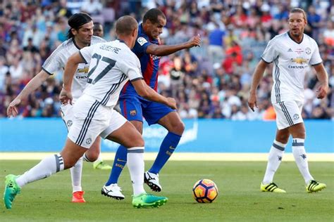 Lm lw cf cam 46y.o. Barcelona legends 1-3 Manchester United legends: Jesper ...