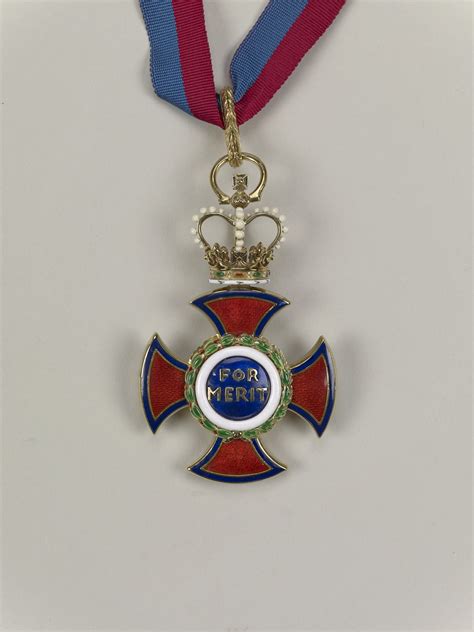 Order Of Merit Civil Division Gents Badge Qeii Issue With The