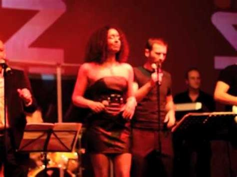 Arrivée en 2015 dans n'oubliez pas les paroles sur le rang des choristes, jessie fasano a fait sa place aux côtés des autres musiciens de la bande. the Fresh Family (Bizz'art - mars 2011) - YouTube