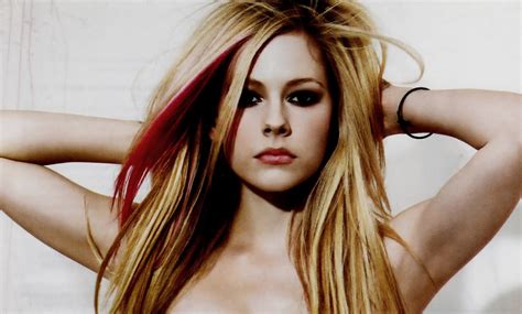 Professional rocker, singer songwriter, clothing designer and philanthropist. Avril Lavigne weight, height and age. We know it all!
