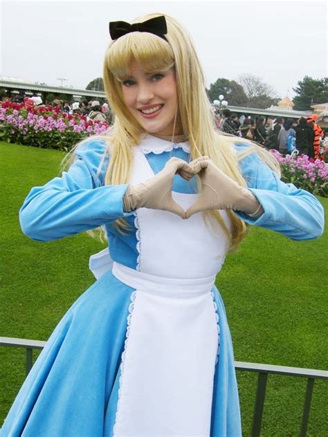 Alice In Wonderland Disney Princess Cosplay Disney Alice Disney
