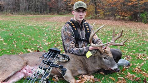 Huge Buck Kill Amazing Story Pennsylvania Archery Season 2019