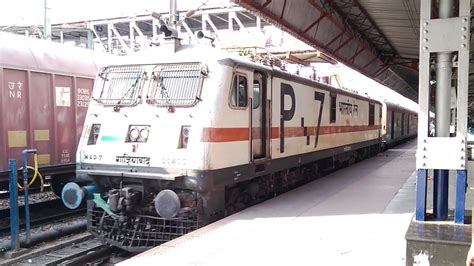 Amritsar Hazur Sahib Nanded Sachkhand Express Arriving Agra