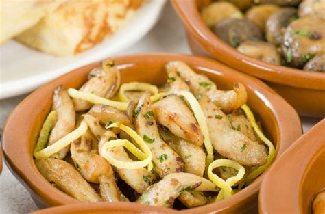 Tagliate il pollo a straccetti e passatelo nella farina. Straccetti di pollo al limone, ricetta super light - W il ...