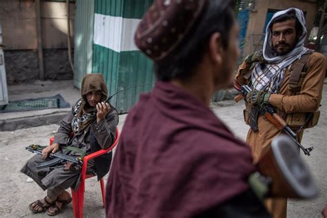 los talibán cuelgan en plazas de herat los cuerpos de cuatro secuestradores para dar ejemplo