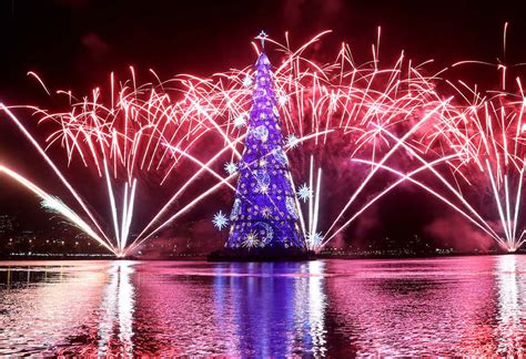 El árbol De Navidad Flotante Más Grande Del Mundo Noticias De Sociedad En Diario De Navarra