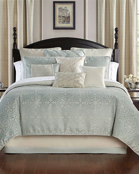 Waterford Daphne Reversible 4 Piece California King Comforter Set