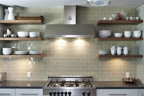 Du kannst die metrofliese passend zu der farbe deiner küche wählen, dann wirkt der raum sehr harmonisch. Offene Regale - Funktionale Stauraum Ideen in Form von Regalen